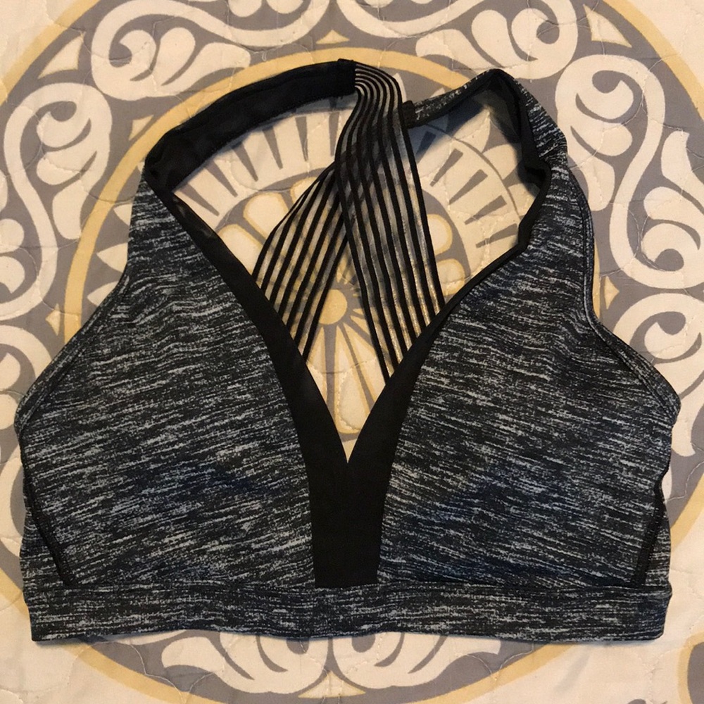 Victoria Sport | V-Cut sport bra